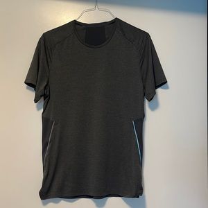 LULULEMON MEN’S TEE